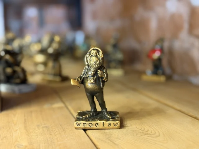 Krasnal wrocławski Turysta – figurka 10 cm