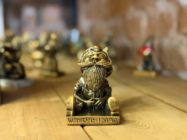 Krasnal wrocławski Pomagajek – figurka