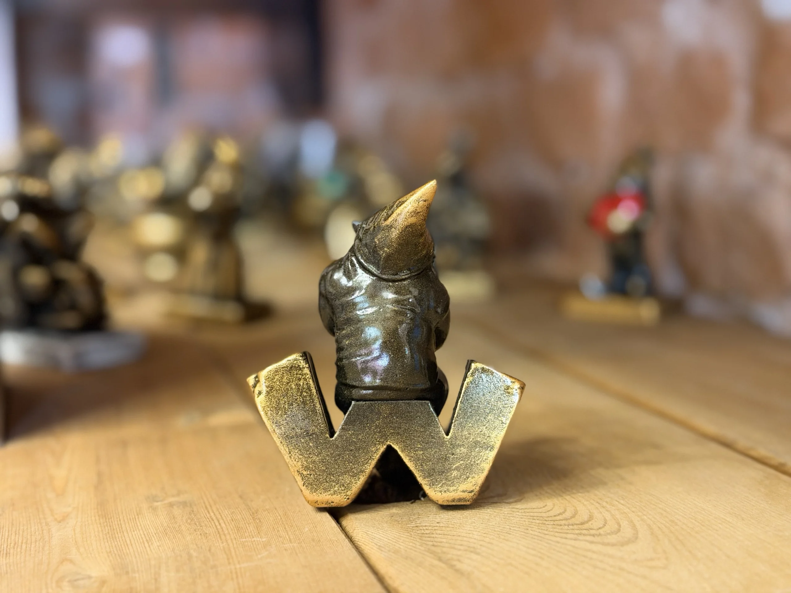 Krasnal z lodami – wrocławska figurka 9 cm - obrazek 5
