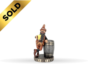 Krasnal z piwem 018 – figurka z Wrocławia 10 cm