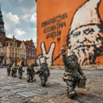 Pomarańczowa Alternatywa i wrocławskie krasnale: skąd wziął się symbol miasta?
